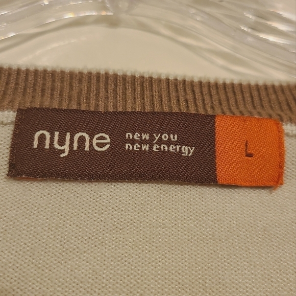 New You New Energy | Men's Classic Tan/ Cream V-Neck Sweater (Size Large) - Picture 2 of 11